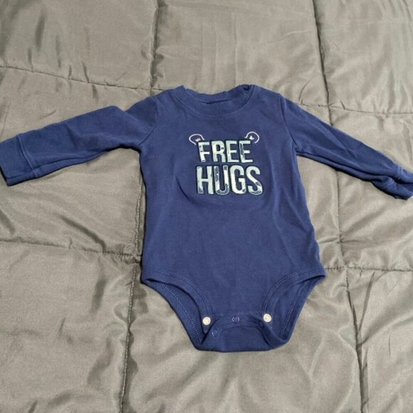 Free Hugs Baby Outfit - Picture 3 of 7
